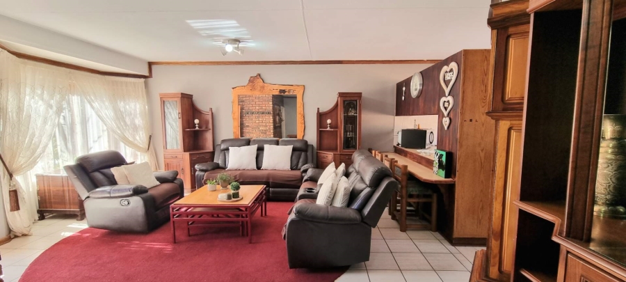 3 Bedroom Property for Sale in Langenhovenpark Free State